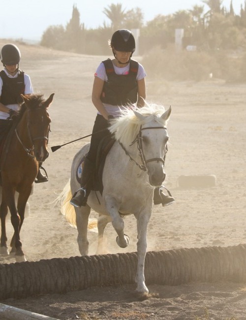 paseos a caballo por la playa club hípico vera